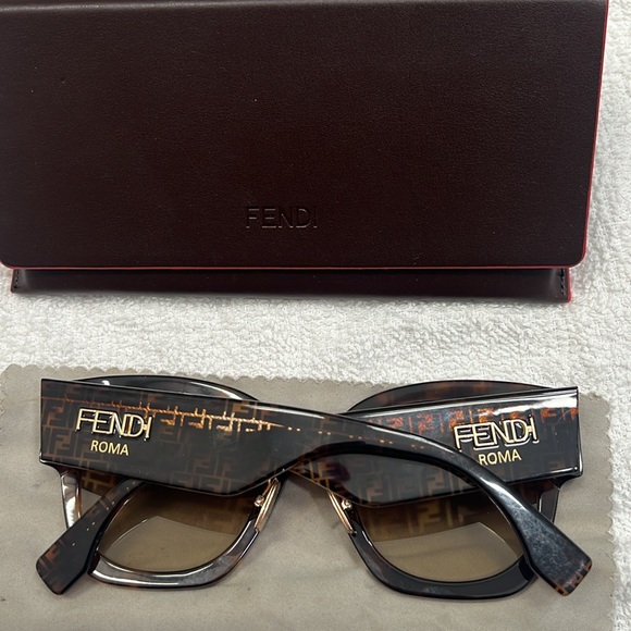 Authentic Fendi Logo Print Sunglasses - Picture 3 of 9
